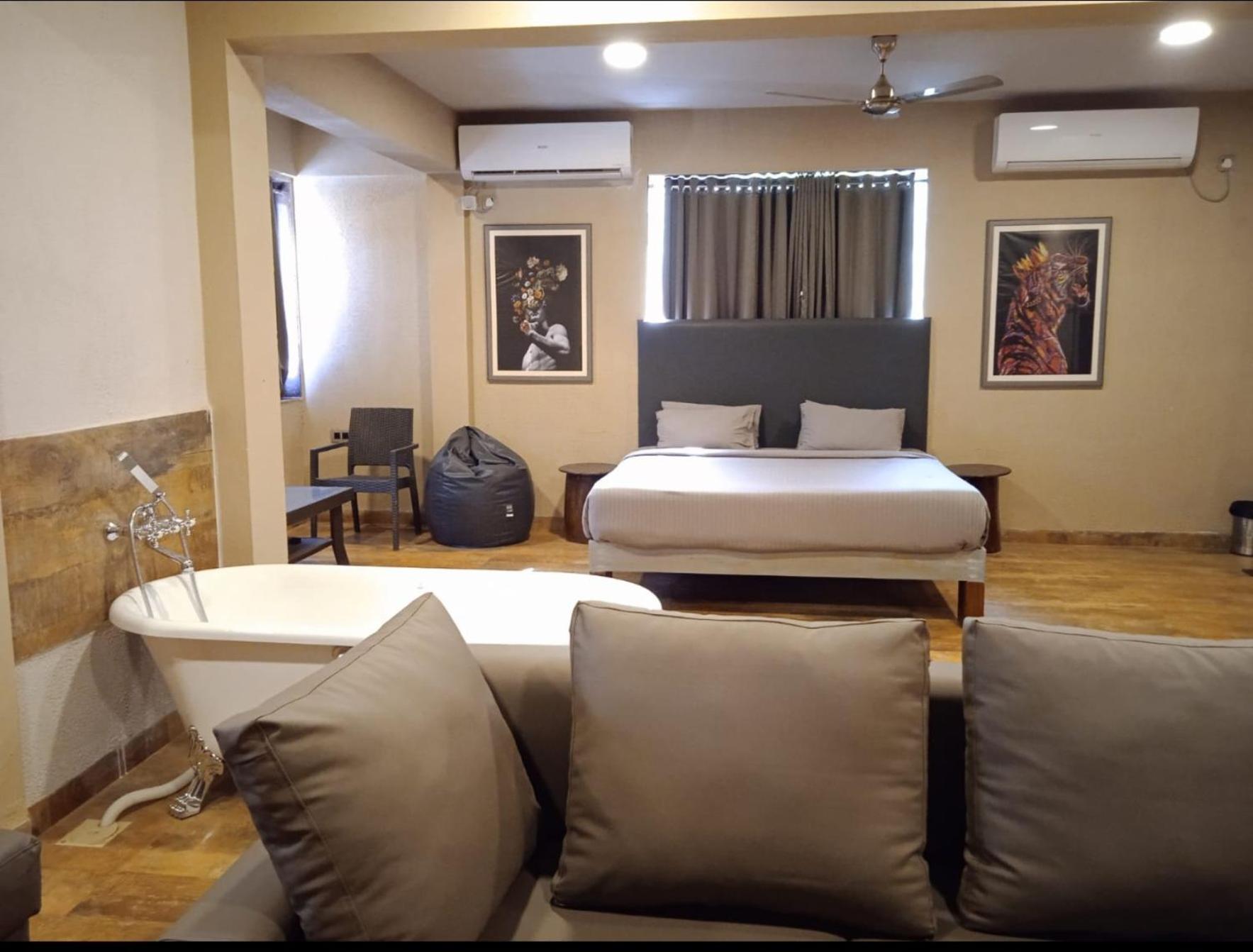 Celebrations - Vagator - Goa Hotel Екстериор снимка